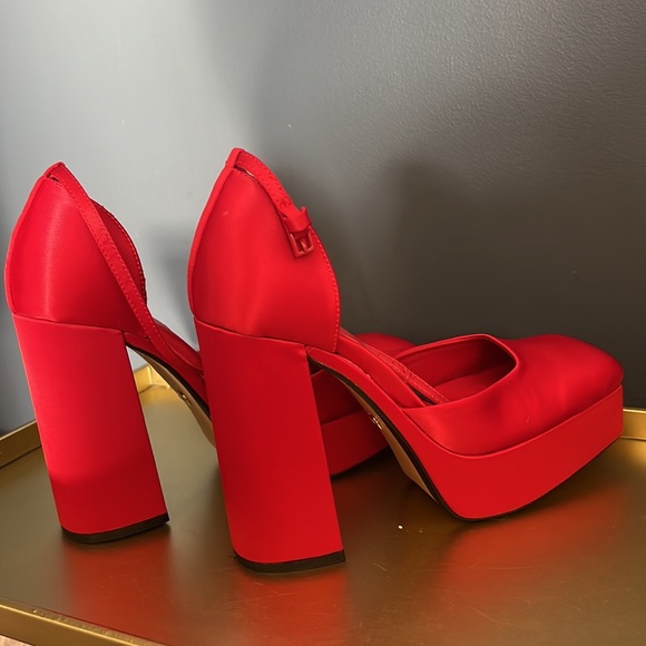 Red Platforms - Picture 7 of 7